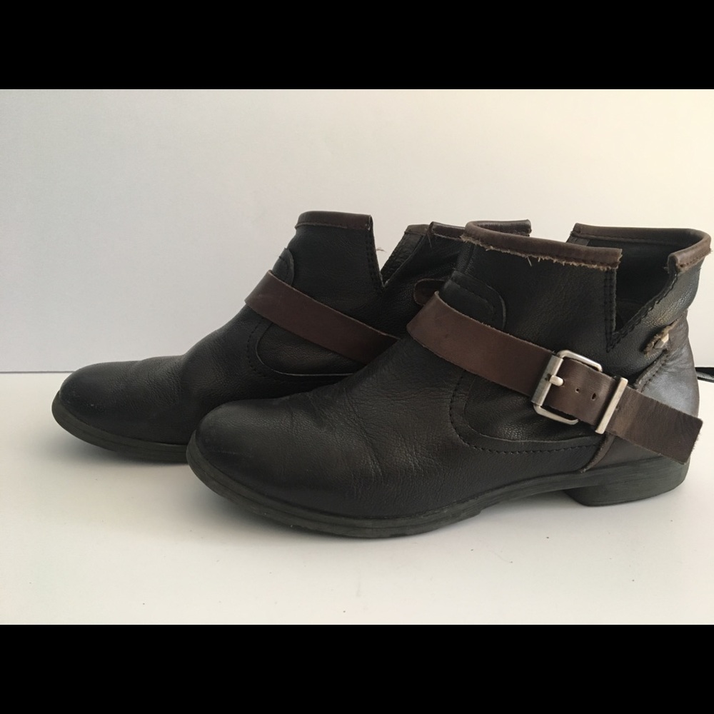 🍉BCBG Rugged Leather Booties Super Comfy